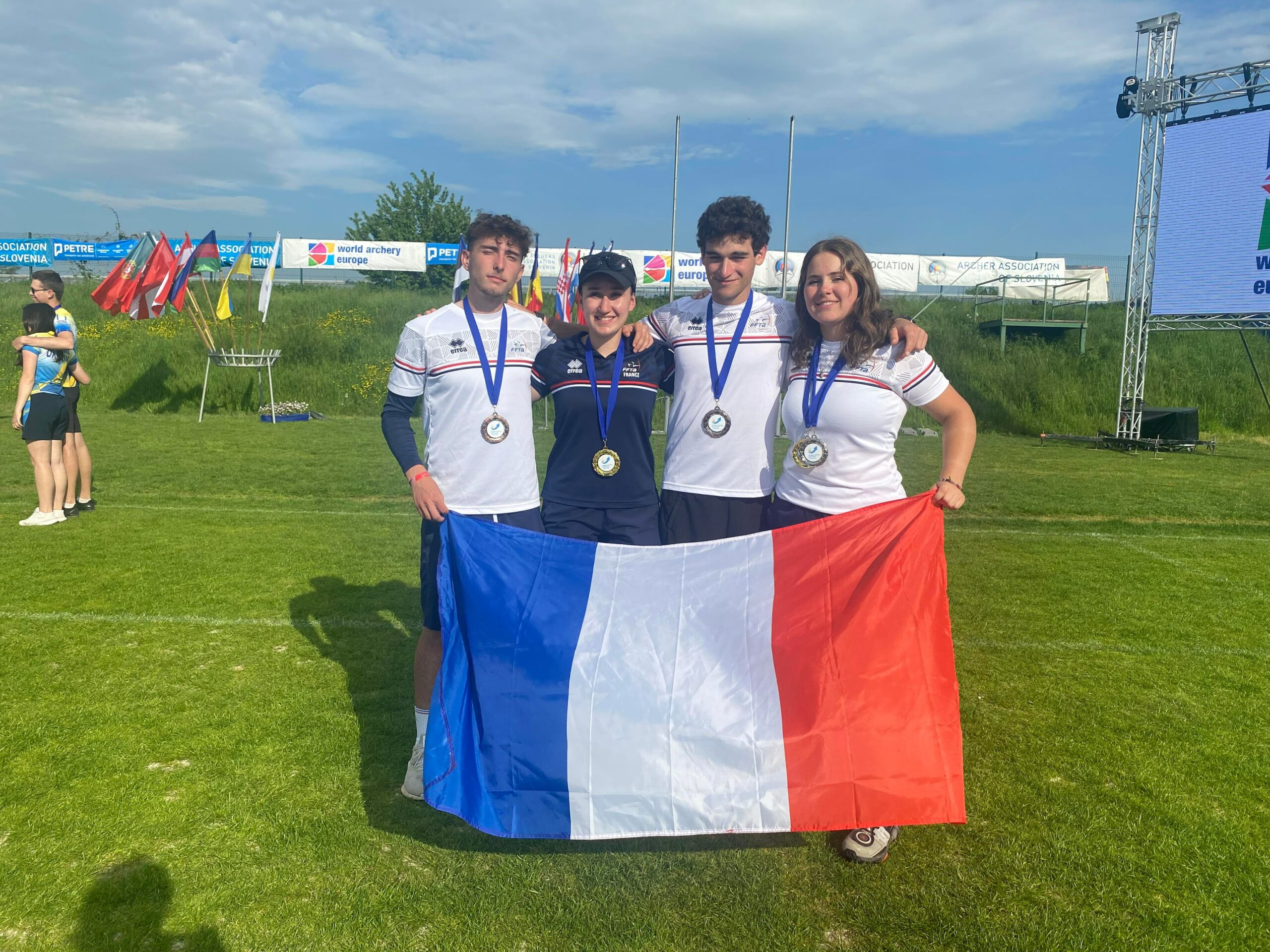 Iban, Victoria, Manek et Maia